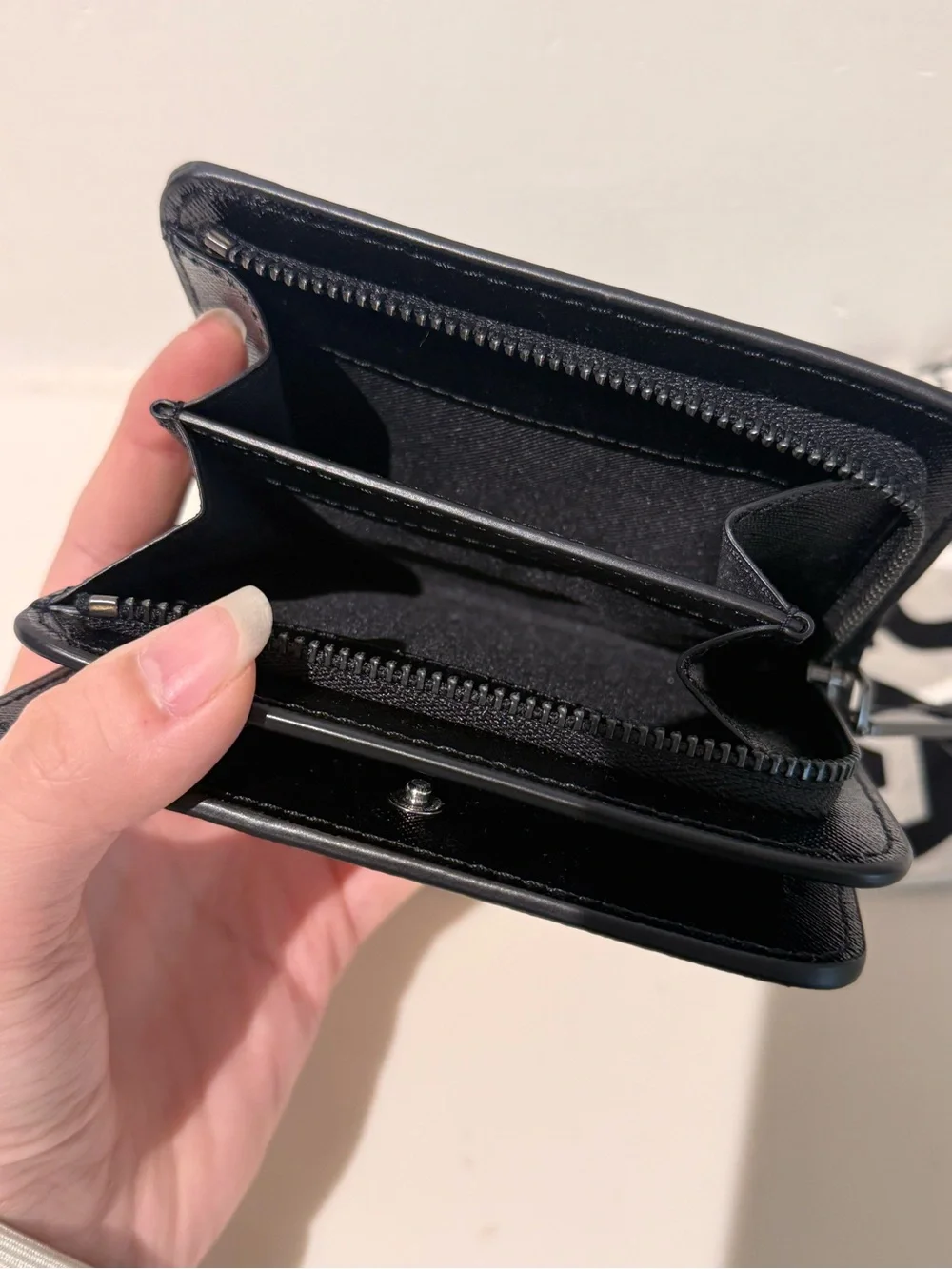 NWT Marc Jacobs compact wallet - black / white